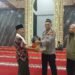 Kanit Binmas Polsek Rangkasbitung Polres Lebak Berikan Takjil Ke DKM Masjid Nurul Mizan