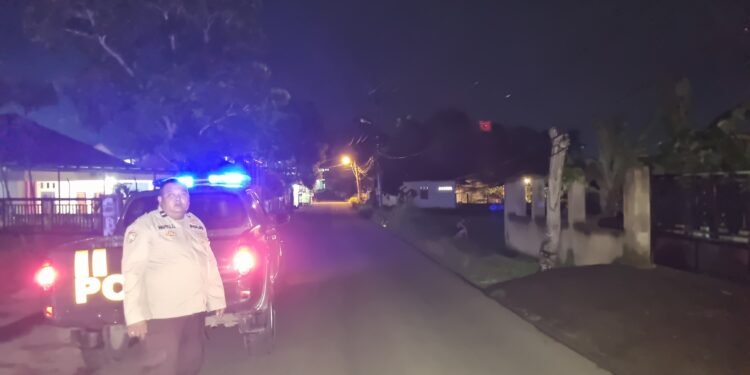 Anggota Polsek Rangkasbitung Polres Lebak Patroli Dialogis  Cegah Adanya Perang Sarung Jelang Sahur Di Jalan TB.Hasan