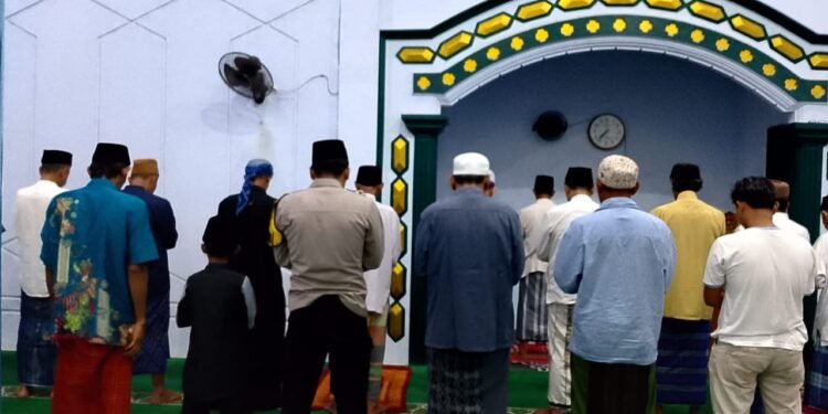 Polsek Bojongmanik Polres Lebak Sholat Tarawih Keliling Di Bulan Ramadhan
