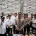 Kapolda Banten Bersama Gubernur Pantau Sembako di Pasar Rau dan Cek Stok Beras Bulog