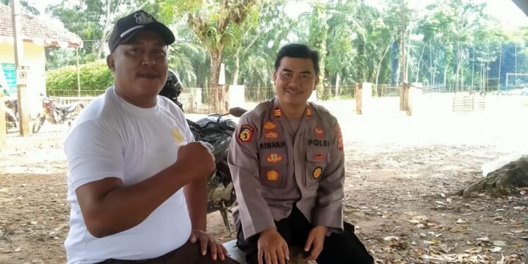 Kapolsek Cimarga Polres Lebak Sambangi Perkebunan Desa Jayamanik