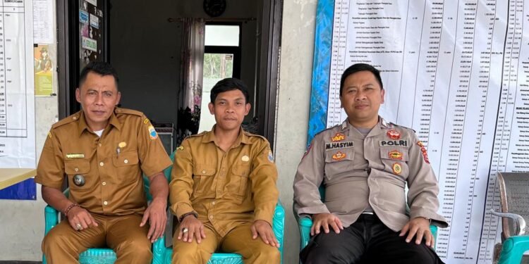 Anggota Polsek Muncang Polres Lebak Dibulan Ramadhan Sambangi Warga Desa Pasir Nangka