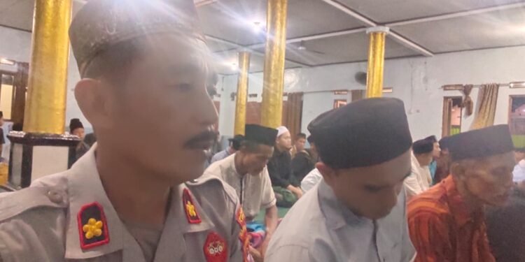 Kapolsek Gunungkencana Polres Lebak Melaksanakan Sholat Taraweh Keliling