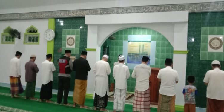 Polsek Cimarga Melaksanakan Program Unggulan SULING “Sholat Subuh Keliling”