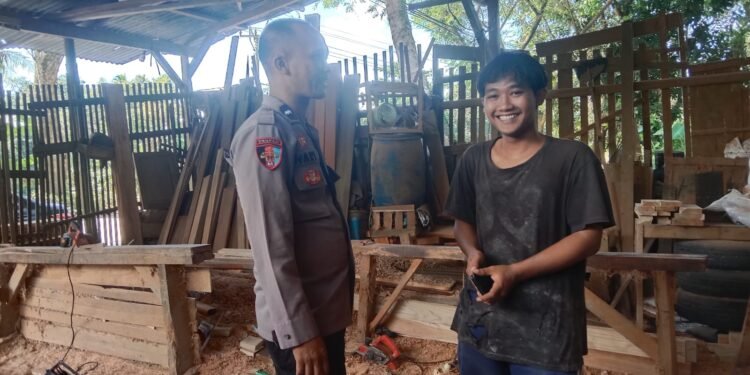 Anggota Polsek Cimarga Cimarga Polres Lebak Anjangsana Ke Warga