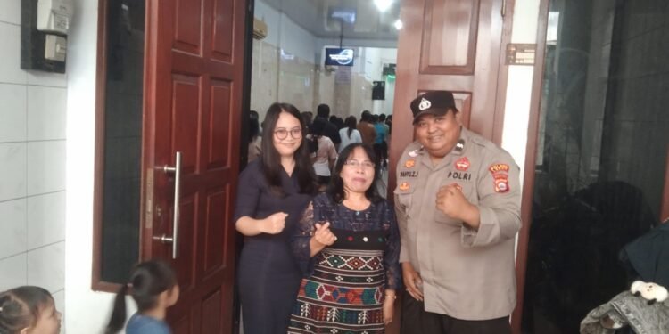 Anggota Polsek Rangkasbitung Polres Lebak Patroli Mobile Ke Gereja Pantekosta Temui Jemaat