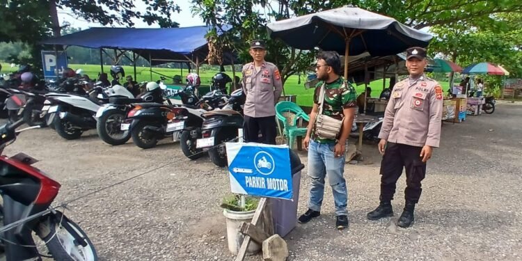 Anggota Polsek Rangkasbitung Polres Lebak Patroli Dialogis Ke Wisata Bim Cek Parkiran Motor