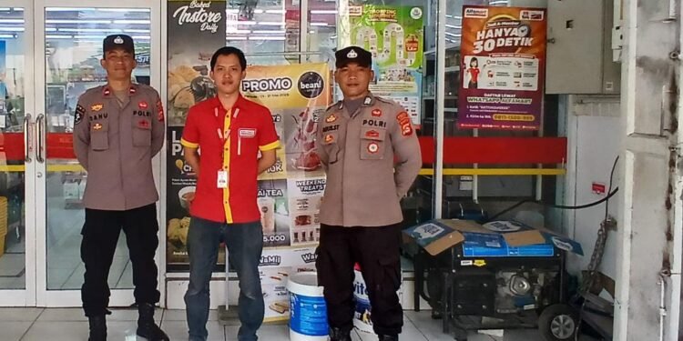 Polsek Rangkasbitung Polres Lebak Giat Patroli Mobile Da Temui Karyawan Alfamart