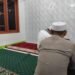 Jalin Kedekatan  Masyarakat Dan Personil Polsek Lebakgedong Melaksanakan Sholat Subuh Berjamaah Keliling