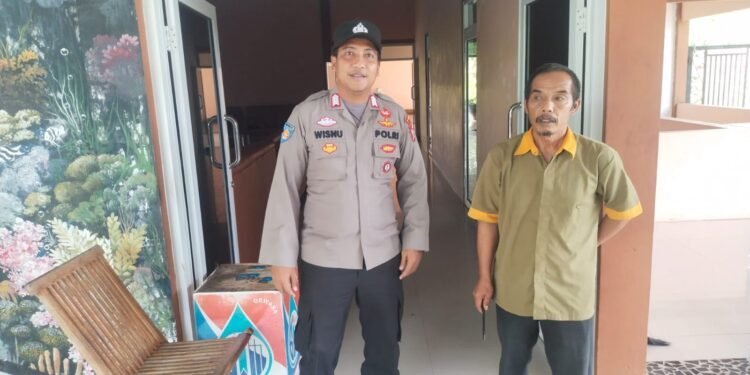 Anggota Polsek Rangkasbitung Polres Lebak Sampaikan Pesan Kamtibmas Ke Penjaga Tiket Kolam