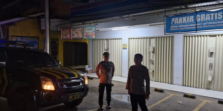 Patroli Kamtibmas Personel Polsek Bayah Polres Lebak Sampaikan Pesan Pesan Kamtibmas Kepada Warga Masyarakat