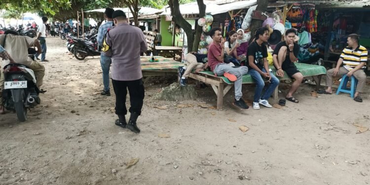 Patroli Obyek Wisata Pantai Sawarna, Personel Polsek Bayah Polres Lebak Berikan Rasa Aman Kepada Pengunjung Wisata