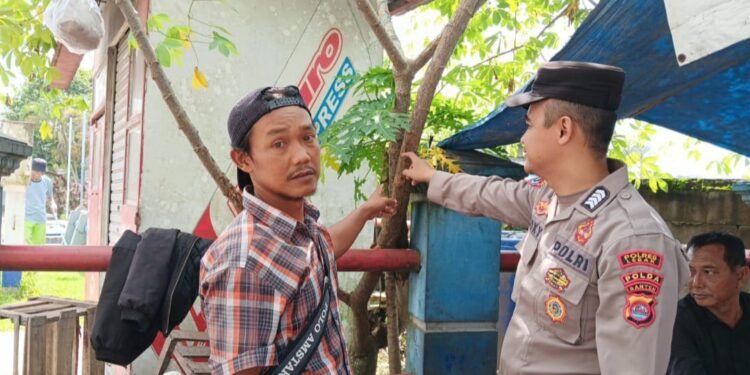 Bhabinkamtibmas Polsek Rangkasbitung Polres Lebak Rutin Giat  Sambangi Ke Warga Kampung Cirende