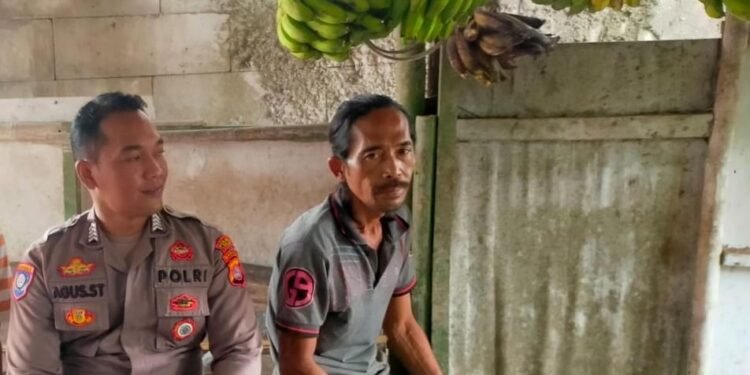 Bhabinkamtibmas Polsek Rangkasbitung Polres Lebak Sambangi Pedagang Pisang