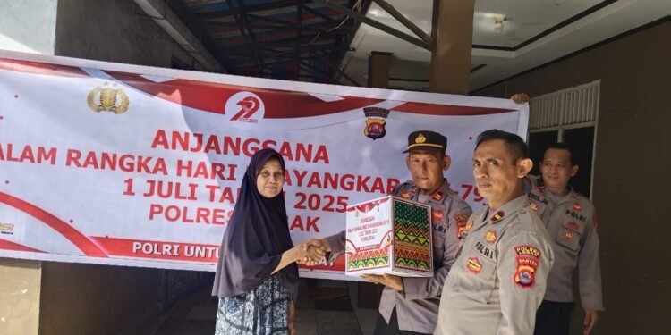 Polres Lebak Gelar Anjangsana, Kunjungi Purnawirawan Polri dan Warakawuri Menjelang HUT Bhayangkara ke-79