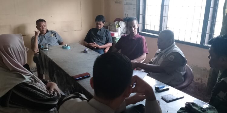 Bhabinkmatibmas Polsek Rangkasbitung Polres Lebak Sambangi Kantor Kelurahan MC Timur