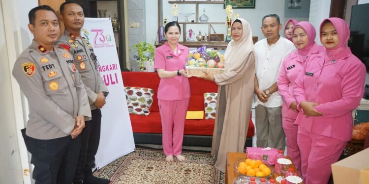 Polresta Tangerang Gelar Anjangsana ke Kediaman AKBP (P) Hadi Sucipto dalam Rangka Memperingati HUT Bhayangkara ke-79 Tahun 2025