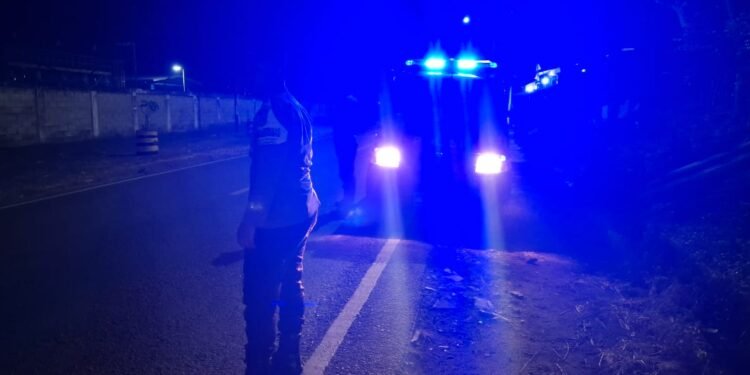 Anggota Polsek Puloampel Laksanakan Patroli Blue light Malam Hari Antisiapasi Gangguan Kamtibmas dan C3