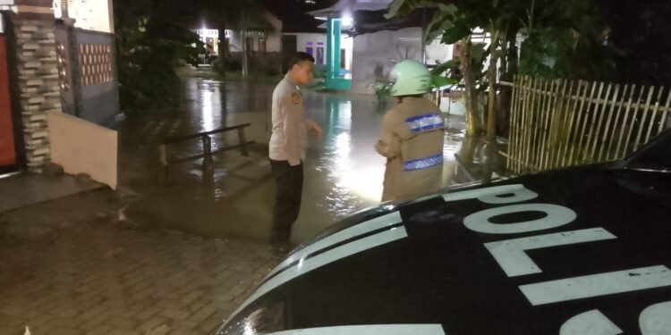Polsek Cibadak Polres Lebak Laksanakan Pengecekan Debit Air di Wilayah Cibadak