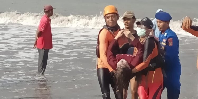 Personel Polda Bali Dikerahkan Cari Korban Kapal Tenggelam di Selat Bali