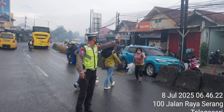 Polsek Cikupa Laksanakan Gatur Lalin Pagi Hari Demi Kelancaran Arus Lalu Lintas