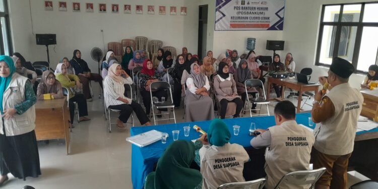 Bhabinkamtibmas Polsek Rangkasbitung Polres Lebak Hadiri Sosialisasi PosBankum Di Kantor Kelurahan Cijoro Lebak
