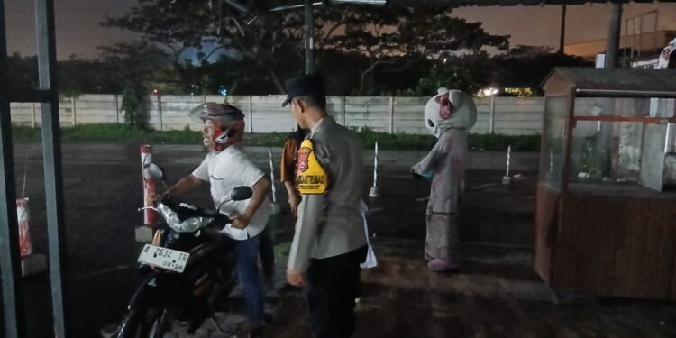 Patroli Malam, Upaya Nyata Polsek Ciwandan Berikan Rasa Aman Dan Harkamtibmas Lingkungan Warga