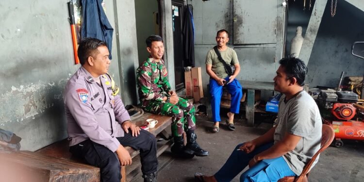 Bhabinkamtibmas Polsek Ciwandan Guyub Bersama Babinsa,Berikan Rasa Aman Dan Jaga Kamtibmas