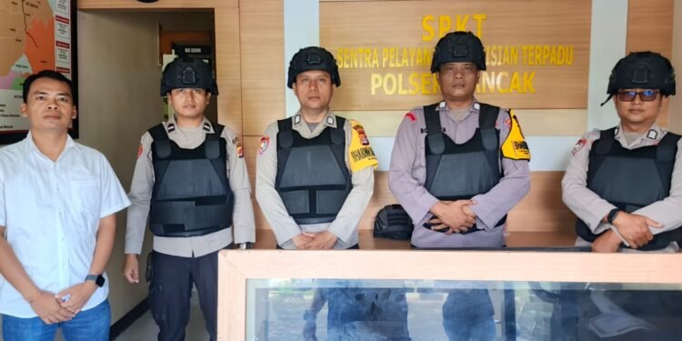 Anggota Personil Polsek Mancak Laksanakan Sispam Mako