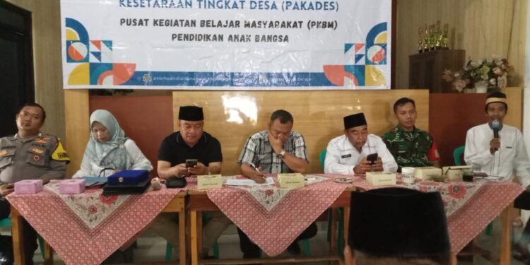 Bhabinkamtibmas Desa Taban, Bripka Firdaus Aqobah, Hadiri Sosialisasi Program Pendidikan Kesetaraan Tingkat Desa (Pakades) di Kantor Desa Taban