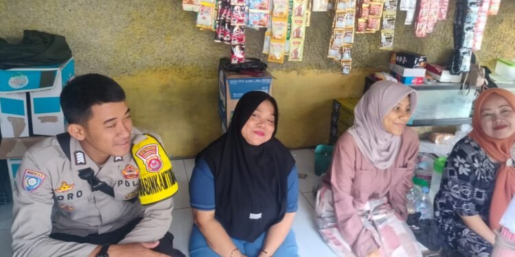 Bhabinkamtibmas Desa Cibadak Gelar Warung Bhabin, Pererat Silaturahmi dan Jaga Kamtibmas