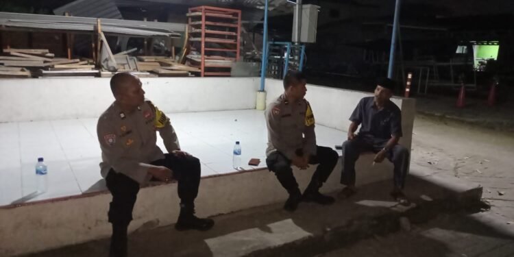 Bhabinkamtibmas Polsek Ciwandan Antisipasi Gangguan, Sambang Malam Lingkungan Warga