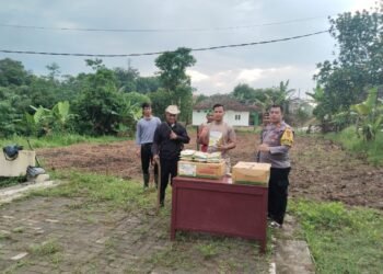 Dukung Program Nasional, Kapolsek Curugbitung Polres Lebak Kembali Laksanakan Penanaman Jagung Bersama Masyarakat