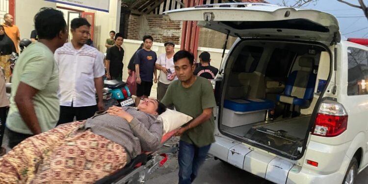 Langkah Cepat Polsek Kronjo Tangani Korban Kecelakaan Antar Sepeda Motor di Desa Pasilian