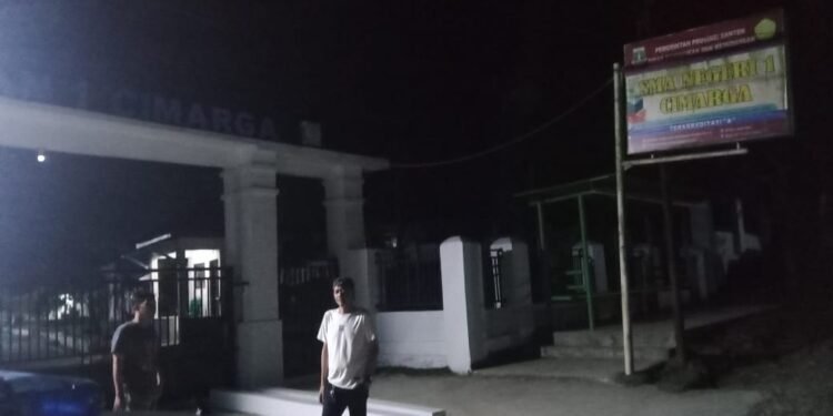 Minimalisir Kejahatan Malam, Polsek Cimarga Polres Lebak Kontrol SMAN 1 Cimarga Di Malam Hari