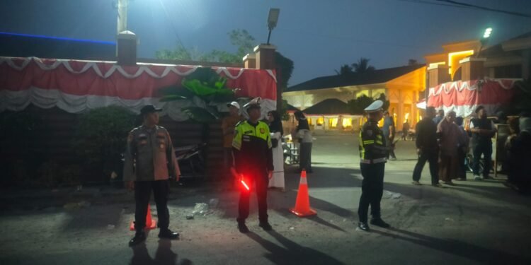 Personil Polsek Rangkasbitung Dan Perosnil Polres Lebak Giat Pengamanan Umroh di KBIHU Mirfat