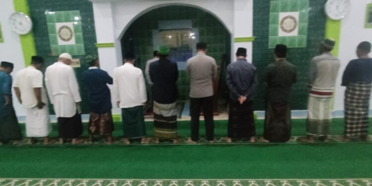 Subuh Keliling, Eratkan Silaturahmi Dan Jaga Kamtibmas Anggota Polsek Cimarga Polres Lebak Melaksanakan Subuh Keliling Di Mesjid Nurul Iman
