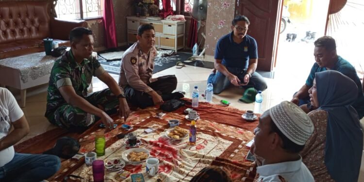 Upaya menjalin Sinergitas TNI-Polri dengan Masyarakat, Bripka Ndaru lakukan kegiatan Sambang di Desa Talok