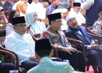 Kapolri Hadiri Haul Pondok Bubtet Pesantren di Cirebon, Ulama dan Polri saling Melengkapi