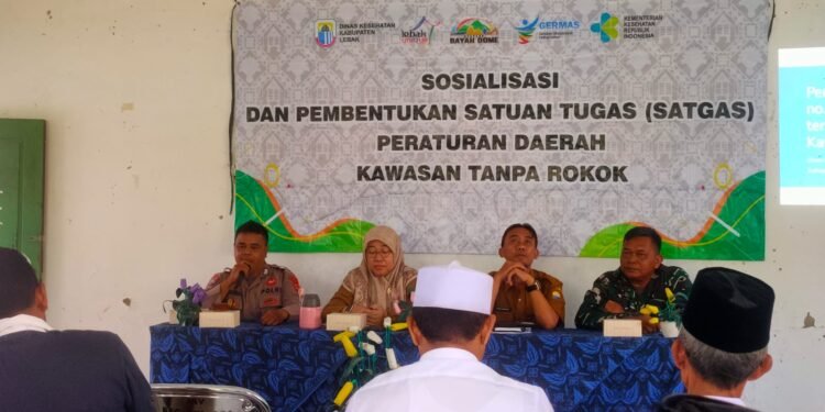 Bhabinkamtibmas Polsek Cimarga Polres Lebak Hadiri Sosialisasi Dan Pembentukan Satuan Tugas (SATGAS) Peraturan Daerah Kawasan Tanpa Rokok Di Aula Kecamatan Cimarga