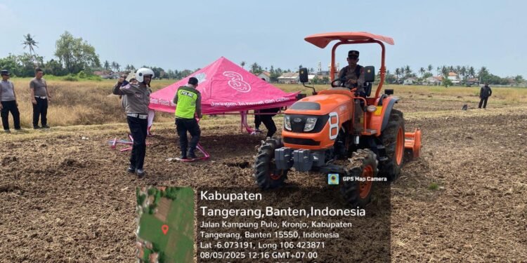 Polsek Kronjo Olah Lahan 2 Hektare di Desa Pasilian untuk Program Ketahanan Pangan