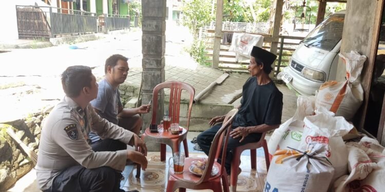 Dengan Humanis, Kaspkt 3 Polsek Cimarga Polres Lebak Sambangi Warga Babakan Sarageni