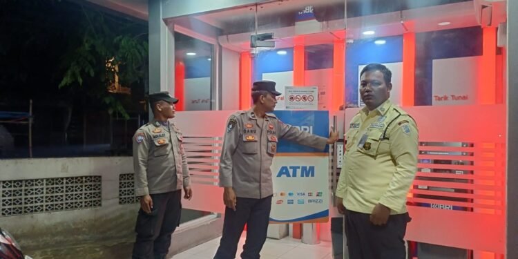 KSPKT III Polsek Rangkasbitung Polres Lebak Cek ATM Unit Bank BRI Di Jalan Sunan Kalijaga