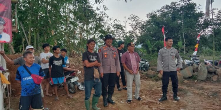 Kapolsek Cimarga Polres Lebak Sambangi Petani Jagung Untuk Lebih Dekat