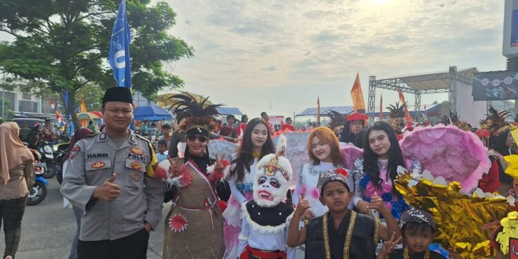 Semarak HUT ke-80 RI, Polsek Cikupa Gelar Lomba Karnaval, Lomba Tumpeng, dan Hiburan Musik di Desa Cikupa
