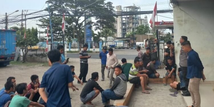 Program Polres Cilegon Menyapa, Anggota Bhabinkamtibmas Pulomerak Tebar Pesan Kamtibmas ke Masyarakat