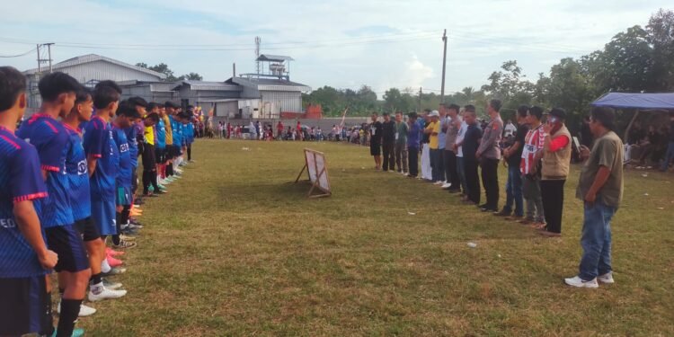 Anggota Polsek Rangkasbitung Polres Lebak Giat Pengamanan Turnamen Sepak Bola Semi Final Liga Pordes Desa Citeras