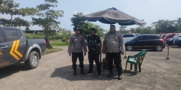 Patroli Mobile Ke Parkiran Mobil,Polsek Rangkasbitung Polres Lebak Sampaikan Pesan Kamtibmas Ke Juru Parkir