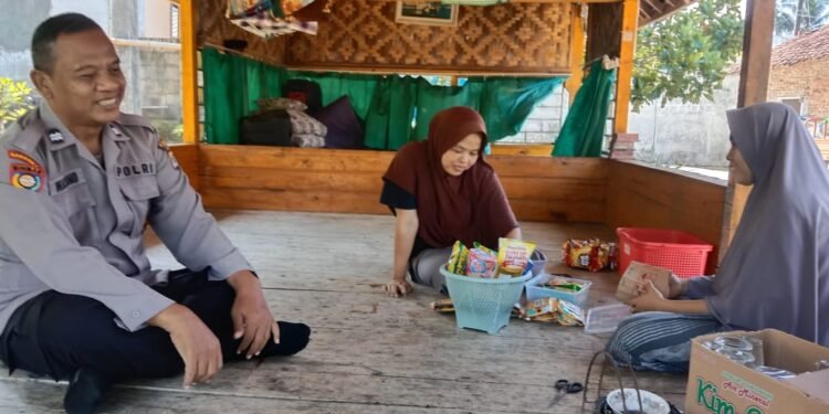 Perduli Kerukunan Tetangga, Kanit Binmas Polsek Cimarga Polres Lebak Rutin Sambang Dan Silaturahmi Ibu-Ibu Cimarga