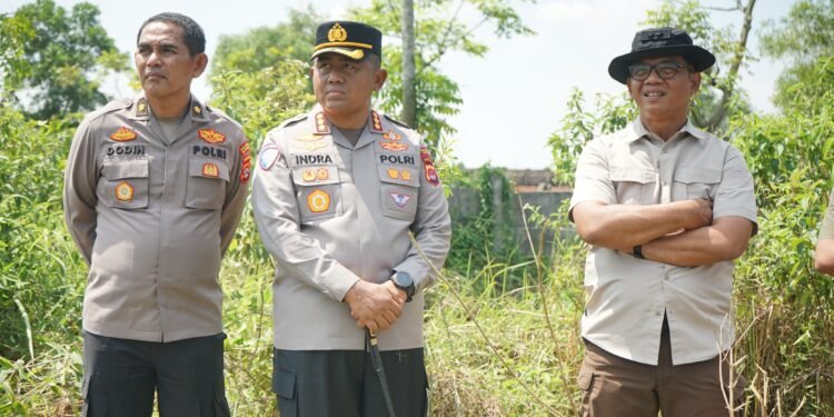 Kapolresta Tangerang Dampingi Aslog Kapolri Simulasi Alat Land Clearing di Lahan Ketahanan Pangan